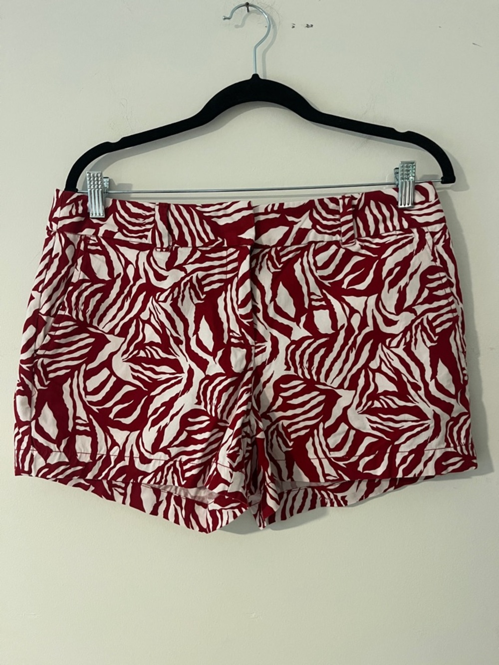 NWT LOFT Red and White botanical Print Bermuda Shorts summer resort travel
